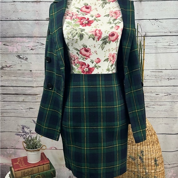 Parisian Tailored Blazer and Matching Skirt NWT Size 4 - Picture 3 of 12